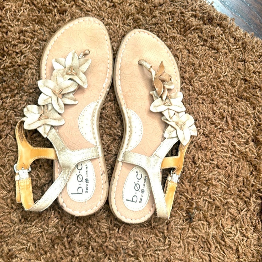BOC Women's Gold Leather Floral Sandals Size 10